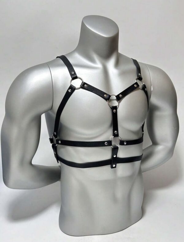 Screenshot Arnés Masculino de Eco Cuero Negro con Aros | Talla Ajustable · ZONAG Chile