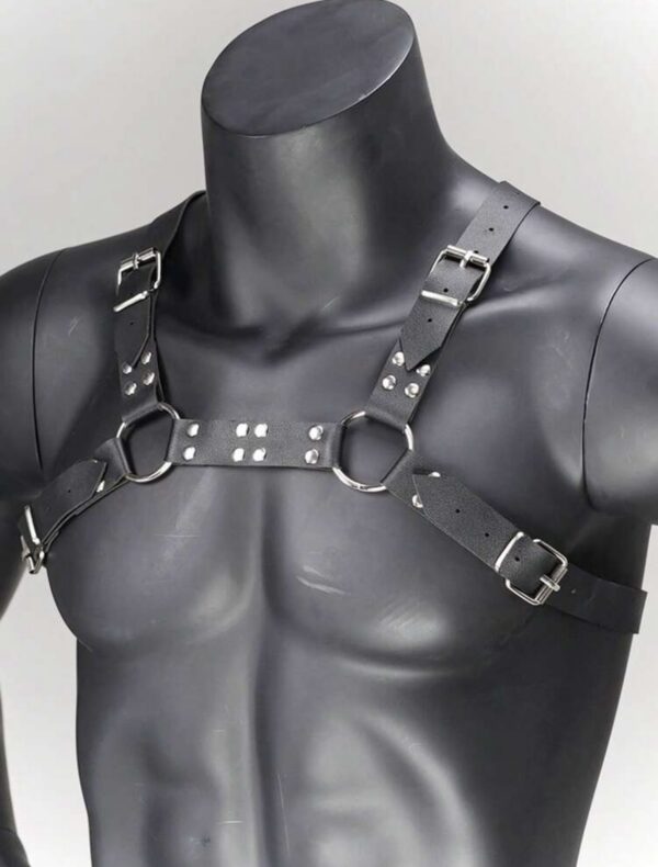 Screenshot Arnés Masculino Negro con Aros y Hebillas | Talla Única · ZONAG Chile